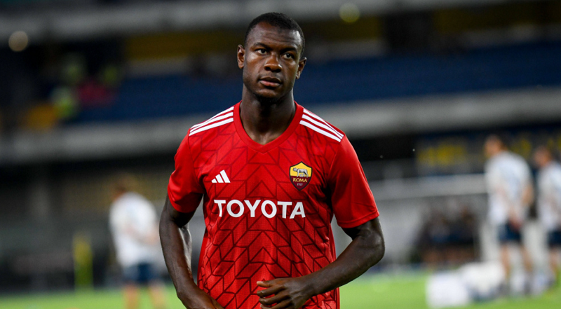 arsenal-huong-den-evan-ndicka-buoc-di-chien-luoc-cho-hang