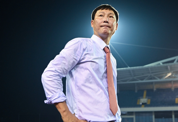 Chiến thuật 3-4-3 của HLV Kim Sang-sik: Hai biên vẫn là điểm chờ hoàn thiện